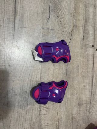 Patines rosas y protecciones con bolsa