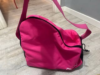 Patines rosas y protecciones con bolsa