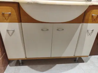 Mueble de baño con espejo y aplique luz