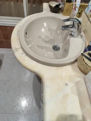 Mueble de baño con espejo y aplique luz