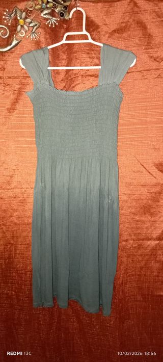 Vestido top fruncido y falda ancha