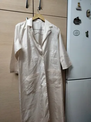 Bata beige talla 40 sin estrenar