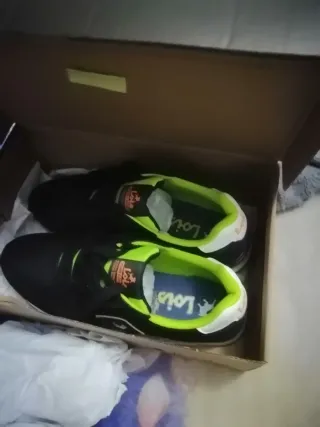 Tenis Lois Negros y Verdes