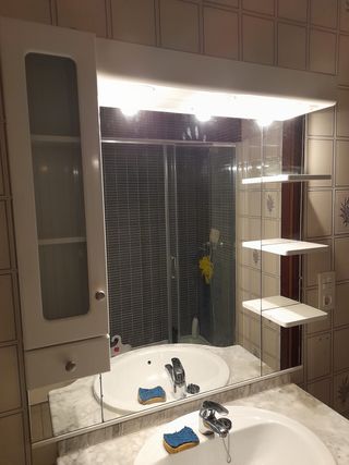 Espejo baño con luz y estanterías