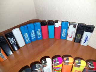 130 accendini assortiti