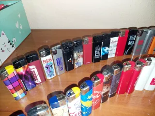 130 accendini assortiti