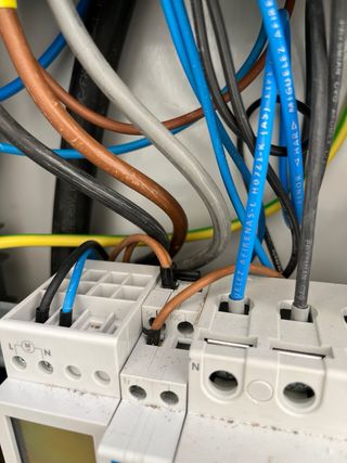 Electricista para averías, hogares, negocios...