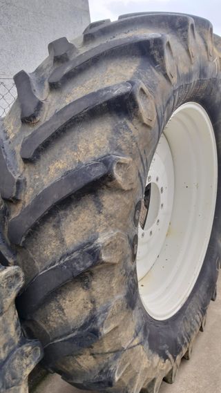 CUBIERTAS Y LLANTAS TRASERAS 600/65R28 MICHELIN