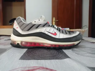 Zapatillas Nike Air Max grises y blancas