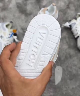 Zapatillas Louis Vuitton Beige y Blancas