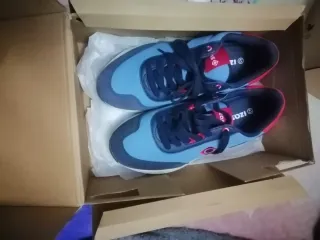 Tenis IZAS azul y rojo talla 43