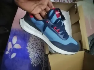 Tenis IZAS azul y rojo talla 43