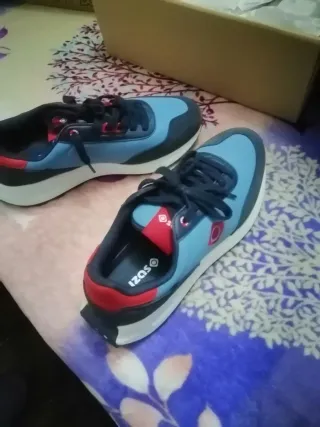 Tenis IZAS azul y rojo talla 43