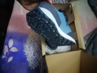 Tenis IZAS azul y rojo talla 43