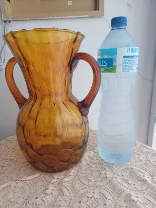 Jarrón de cristal ámbar con asas Gordiola