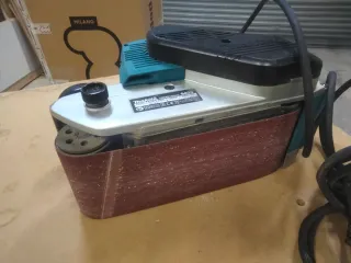 Lijadora de banda Makita