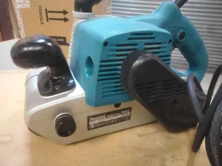 Lijadora de banda Makita