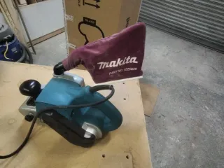 Lijadora de banda Makita