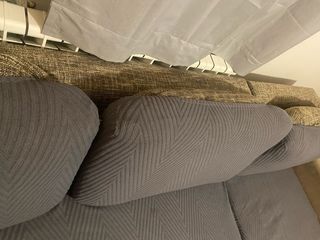 Sofá cama con chaise longue.