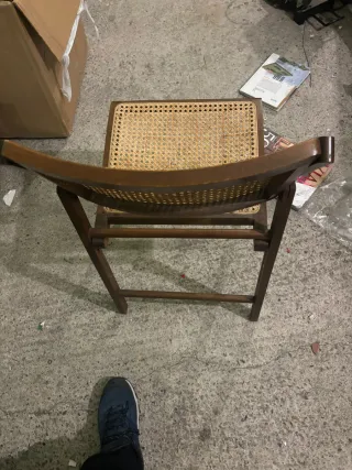 Silla de mimbre y madera plegable