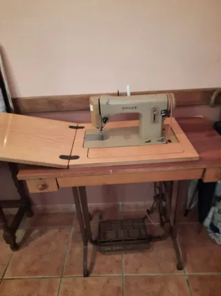 Máquina de coser Singer antigua