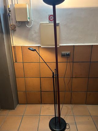 Lámpara de pie moderna metal y plástico