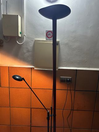 Lámpara de pie moderna metal y plástico