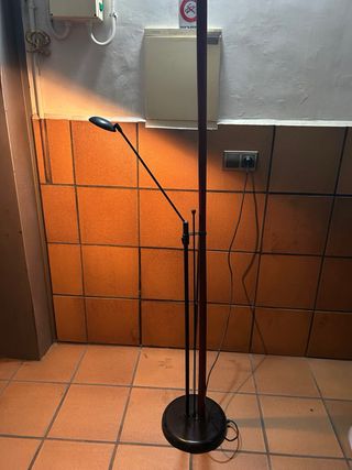 Lámpara de pie moderna metal y plástico