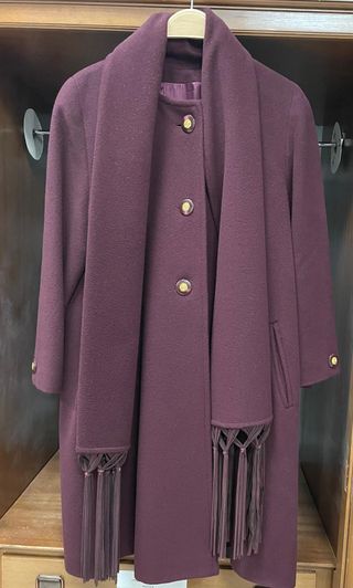 Elegante abrigo morado El Corte Inglés