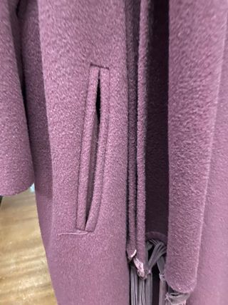 Elegante abrigo morado El Corte Inglés