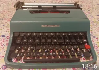 Máquina de escribir Olivetti Lettera 32