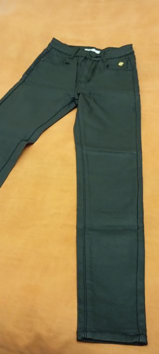 Pantalones negros efecto piel