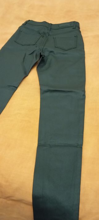 Pantalones negros efecto piel