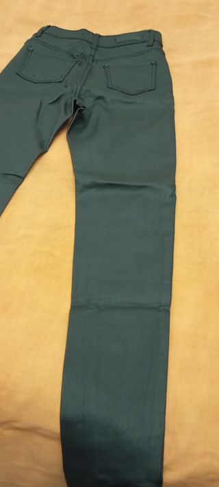 Pantalones negros efecto piel