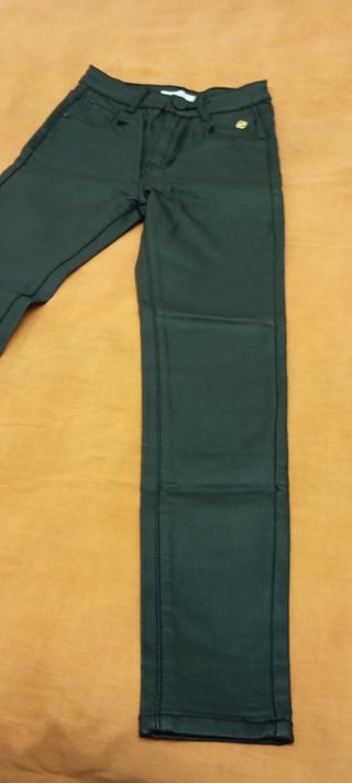 Pantalones negros efecto piel