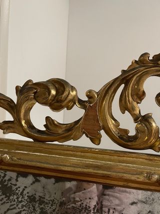 Espejo Grande Dorado con Marco Ornamentado