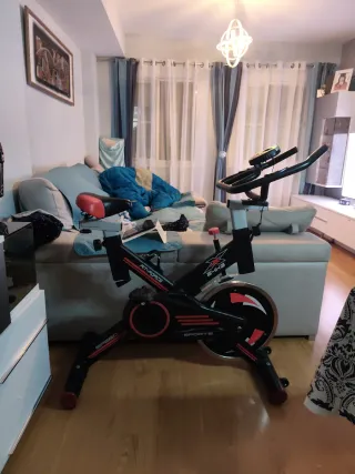 Bicicleta Spinning Negra y Roja