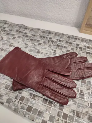 Guantes de piel granates. Talla M.