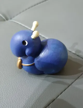 Statuina Lumaca blu stilizzata in ceramica