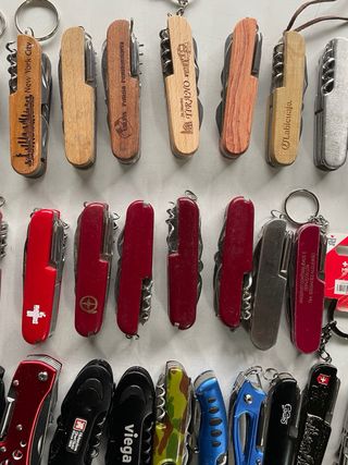 Lotto di 53 Coltelli multiuso souvenir