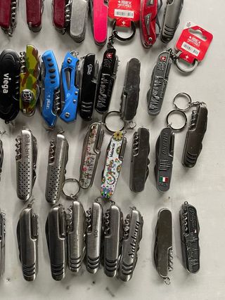 Lotto di 53 Coltelli multiuso souvenir