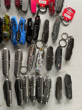 Lotto di 53 Coltelli multiuso souvenir