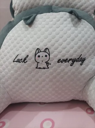 Cojín de lectura gris y blanco completamente nuevo