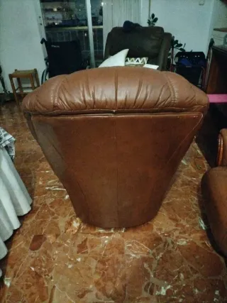 Sofá y 2 sillones de piel