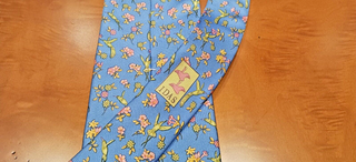 CORBATA IDAS, SEDA NATURAL, AZUL FLORAL PÁJAROS.