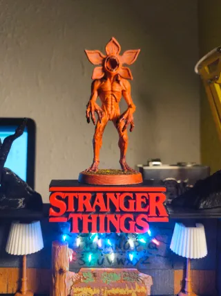 Expositor Kinder Joy Stranger Things