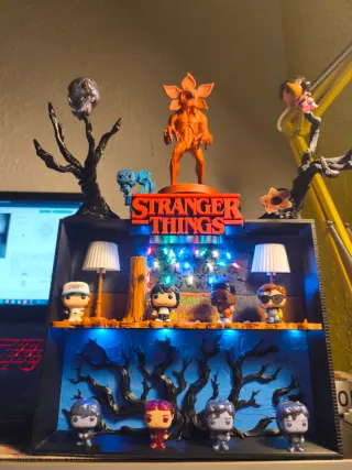 Expositor Kinder Joy Stranger Things