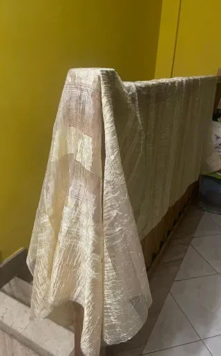 Tenda decorativa oro e bianco