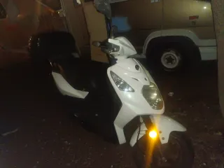 Moto SYM 50cc 2T Blanca