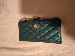 Custodia iPhone verde con porta carte e cerniera